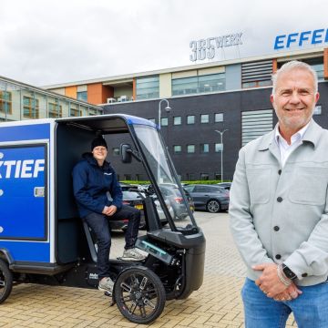 Op de elektrische bakfiets naar een schoonmaakklus